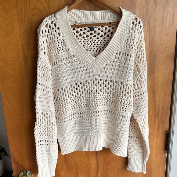 Universal Thread Sweaters - Universal Thread Cream Open-Knit V-Neck Sweater